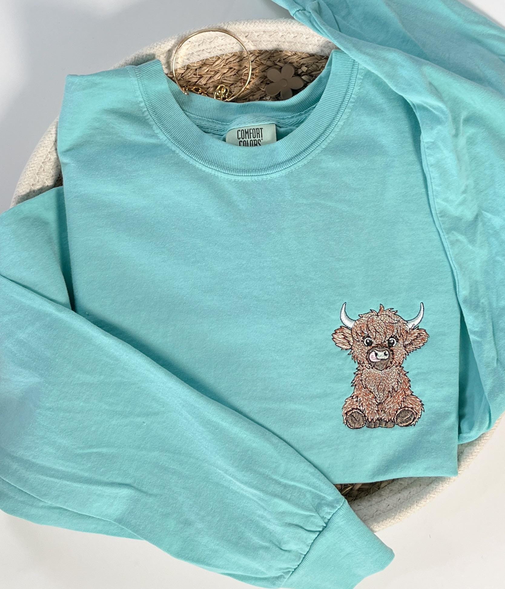 Fluffy Embroidered Highland Cow Personalized Comfort Colors Long Sleeve T Shirt Left Chest Embroidery Garment Dyed Long Sleeve Top Mom Gift